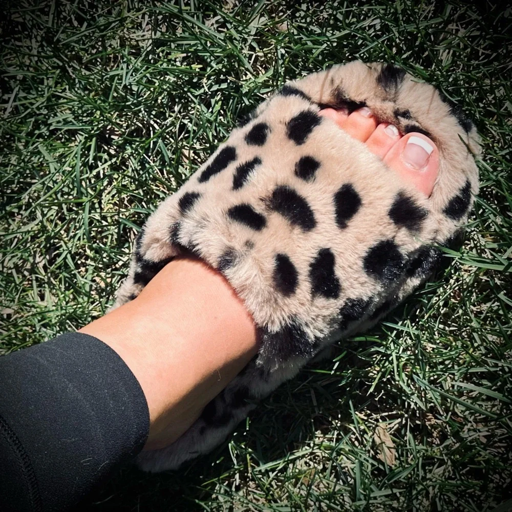 Leopard Print Faux Fur Slippers - Picture 5 of 10